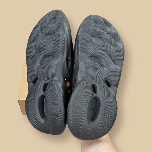 Adidas Yeezy Foam RNR Runners Onyx Black Shoes HP8730 Mens 11 - Picture 7 of 12